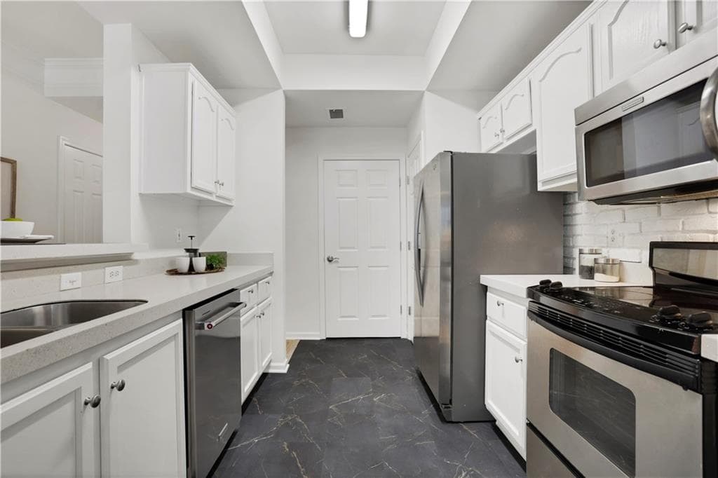 2 bedroom, 2 bathroom, 1,130 sq ft condominium for sale at 2700 Pine Tree Road 1017, Atlanta, GA 30324 — photo 6