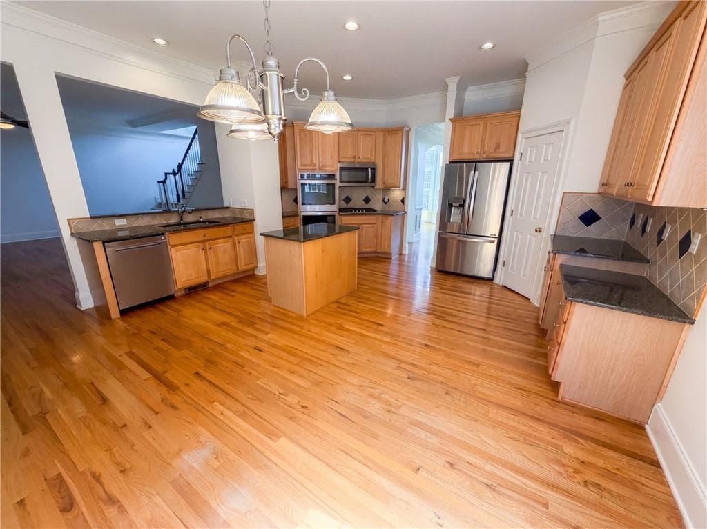 5 bedroom, 4 bathroom, 4,102 sq ft single family residence for sale at 3725 Wescott Way, Sandy Springs, GA 30319 — photo 7