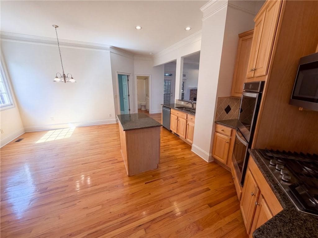 5 bedroom, 4 bathroom, 4,102 sq ft single family residence for sale at 3725 Wescott Way, Sandy Springs, GA 30319 — photo 8