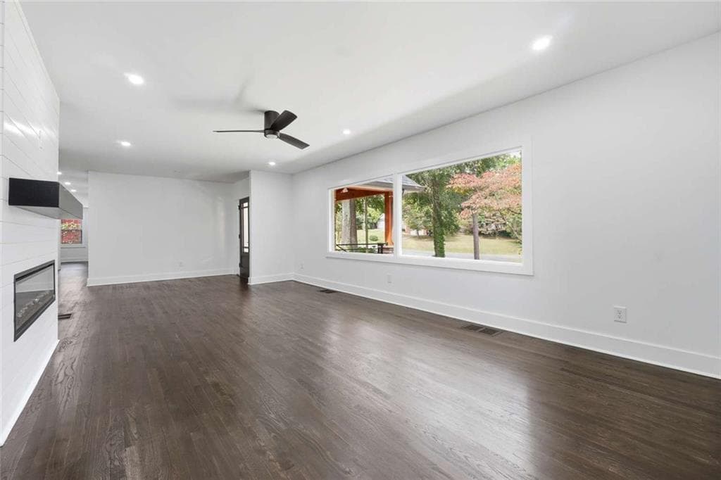 3 bedroom, 2 bathroom, 2,217 sq ft single family residence for sale at 2304 Rugby Lane, College Park, GA 30337 — photo 7