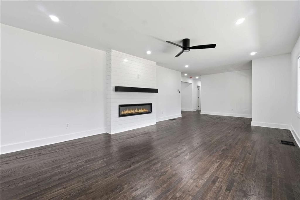 3 bedroom, 2 bathroom, 2,217 sq ft single family residence for sale at 2304 Rugby Lane, College Park, GA 30337 — photo 8