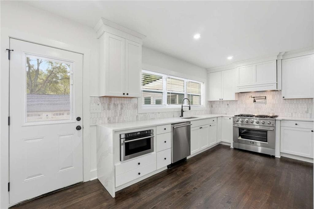 3 bedroom, 2 bathroom, 2,217 sq ft single family residence for sale at 2304 Rugby Lane, College Park, GA 30337 — photo 10