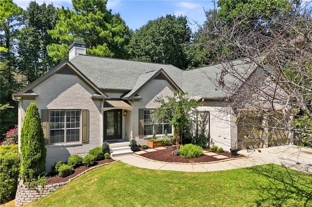 5 bedroom, 3 bathroom, 3,439 sq ft single family residence under contract at 520 Chestnut Walk, Canton, GA 30114 — photo 4