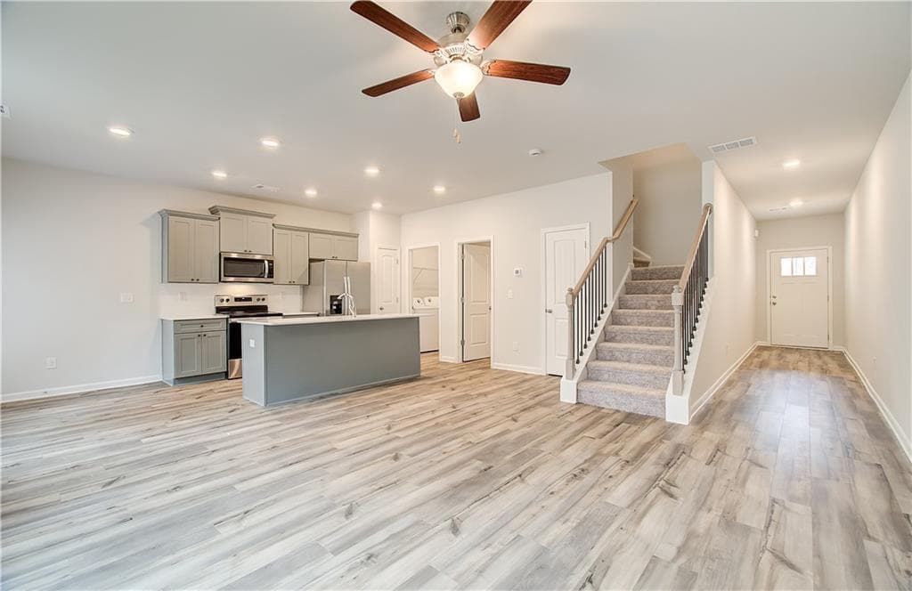 3 bedroom, 3 bathroom, 1,718 sq ft condominium under contract at 667 Treasure Drive, Stockbridge, GA 30281
