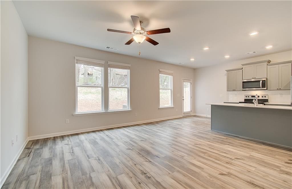 3 bedroom, 3 bathroom, 1,718 sq ft condominium under contract at 667 Treasure Drive, Stockbridge, GA 30281 — photo 3
