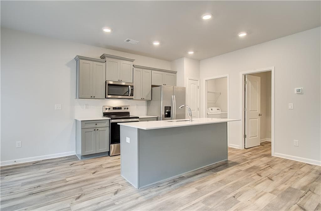 3 bedroom, 3 bathroom, 1,718 sq ft condominium under contract at 667 Treasure Drive, Stockbridge, GA 30281 — photo 5