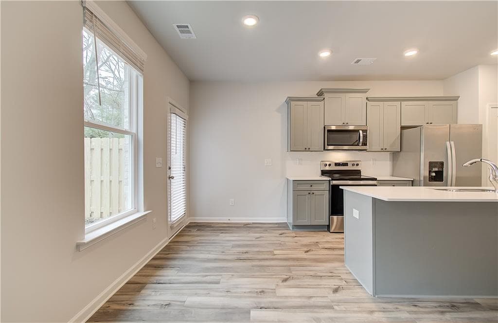 3 bedroom, 3 bathroom, 1,718 sq ft condominium under contract at 667 Treasure Drive, Stockbridge, GA 30281 — photo 6