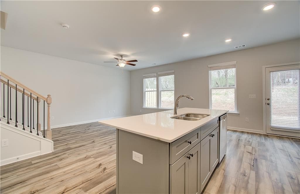 3 bedroom, 3 bathroom, 1,718 sq ft condominium under contract at 667 Treasure Drive, Stockbridge, GA 30281 — photo 8