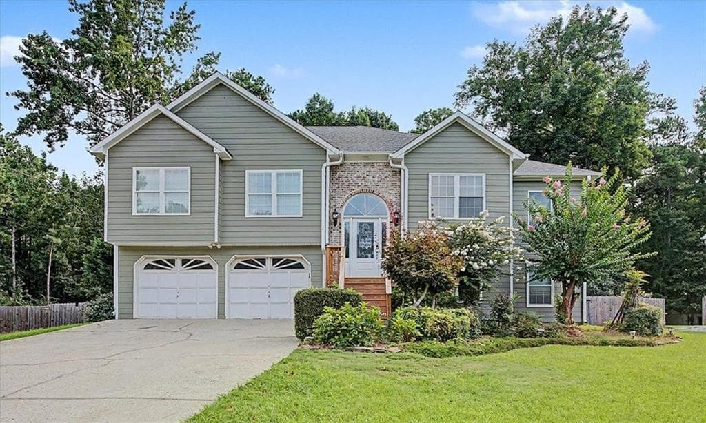 5 bedroom, 3 bathroom, 2,800 sq ft single family residence for sale at 1465 La Maison Drive, Lawrenceville, GA 30043 — photo 1 of 41