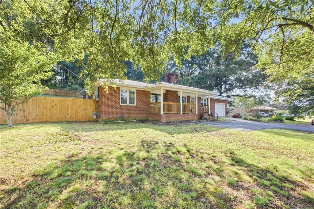 3 bedroom, 2 bathroom, 1,755 sq ft single family residence for sale at 521 Mcdaniel Station Road, Calhoun, GA 30701 — photo 3