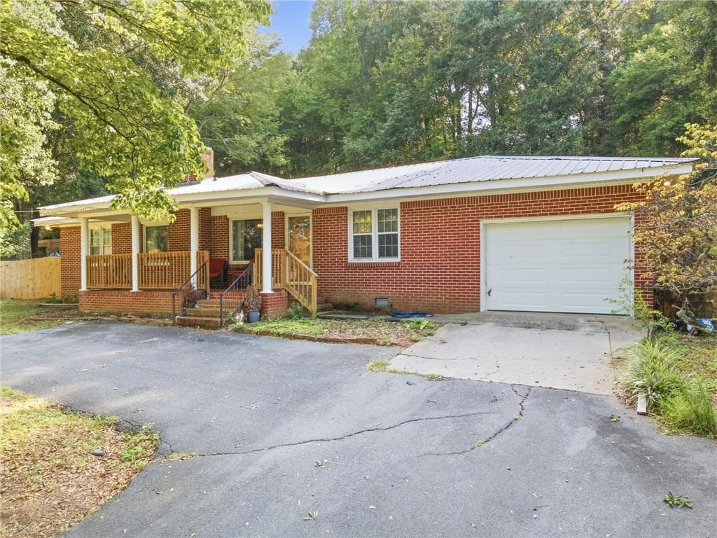 3 bedroom, 2 bathroom, 1,755 sq ft single family residence for sale at 521 Mcdaniel Station Road, Calhoun, GA 30701 — photo 4