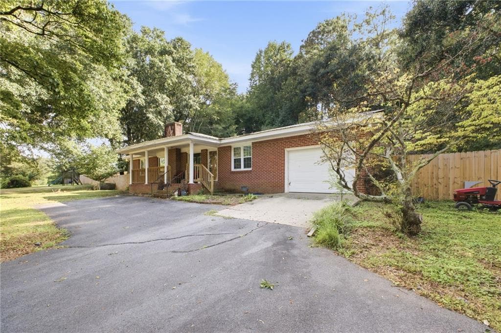 3 bedroom, 2 bathroom, 1,755 sq ft single family residence for sale at 521 Mcdaniel Station Road, Calhoun, GA 30701 — photo 5