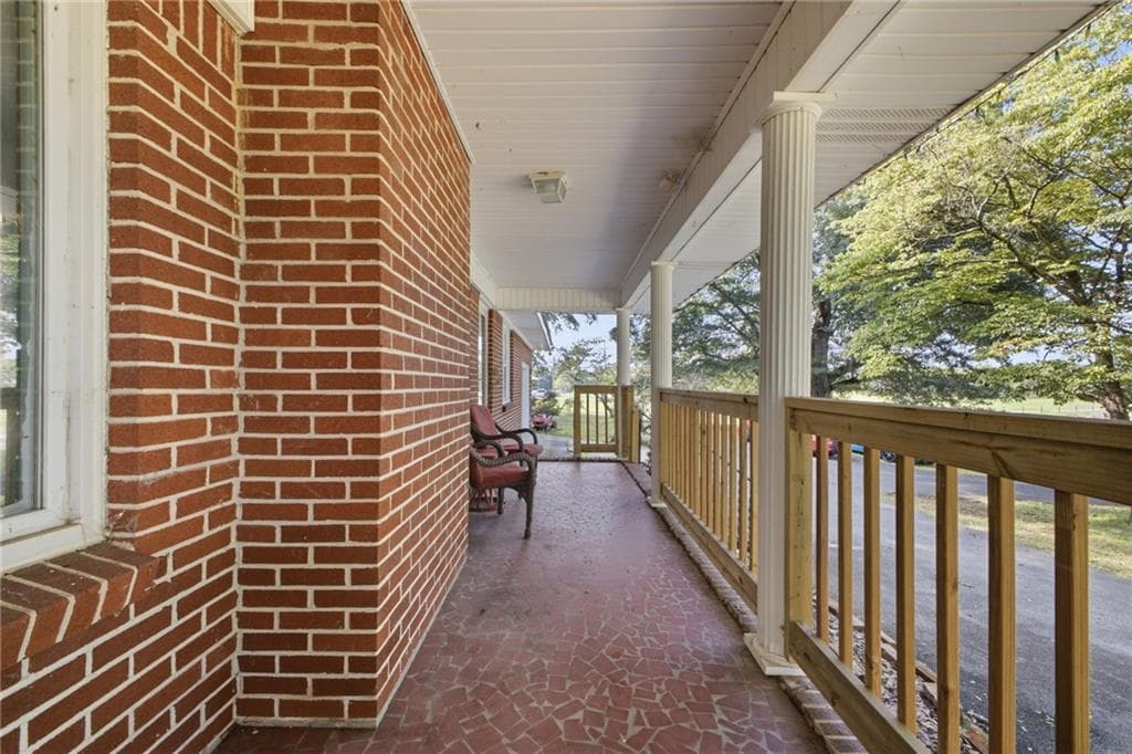 3 bedroom, 2 bathroom, 1,755 sq ft single family residence for sale at 521 Mcdaniel Station Road, Calhoun, GA 30701 — photo 6
