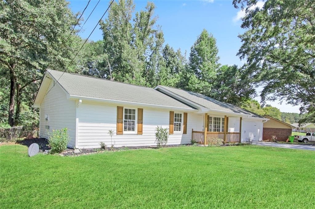 3 bedroom, 2 bathroom, 1,231 sq ft single family residence for sale at 630 Crosscreek Trail, Conyers, GA 30094 — photo 2