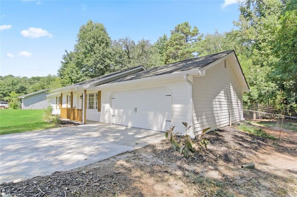 3 bedroom, 2 bathroom, 1,231 sq ft single family residence for sale at 630 Crosscreek Trail, Conyers, GA 30094 — photo 4