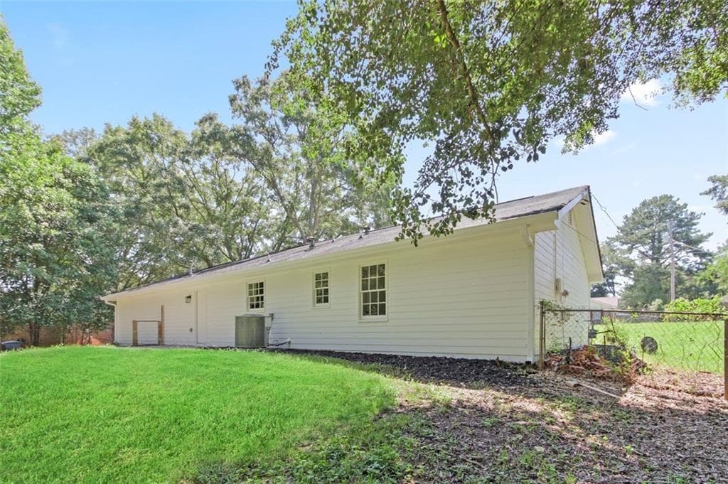 3 bedroom, 2 bathroom, 1,231 sq ft single family residence for sale at 630 Crosscreek Trail, Conyers, GA 30094 — photo 6