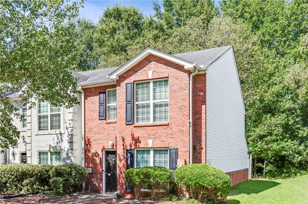3 bedroom, 3 bathroom, 1,560 sq ft townhouse under contract at 3347 Waldrop Trail, Decatur, GA 30034 — photo 2