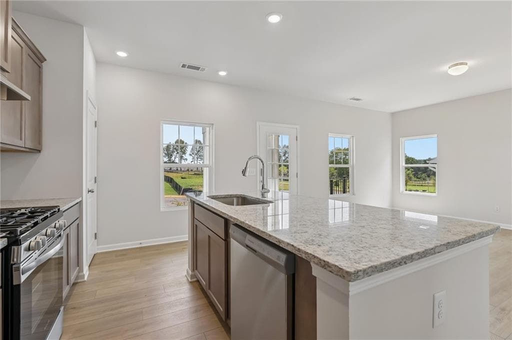 3 bedroom, 3 bathroom, 2,043 sq ft single family residence for sale at 5218 Trace View Drive, Flowery Branch, GA 30542 — photo 8