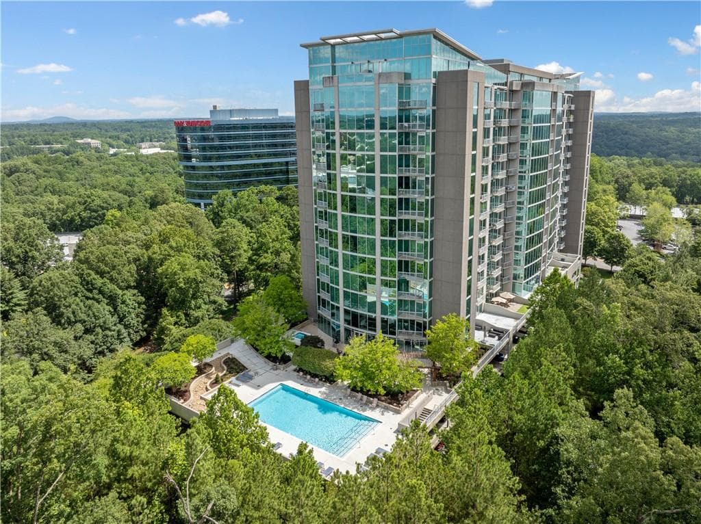 1 bedroom, 1 bathroom, 1,103 sq ft condominium for sale at 3300 Windy Ridge Parkway 621, Atlanta, GA 30339 — photo 2