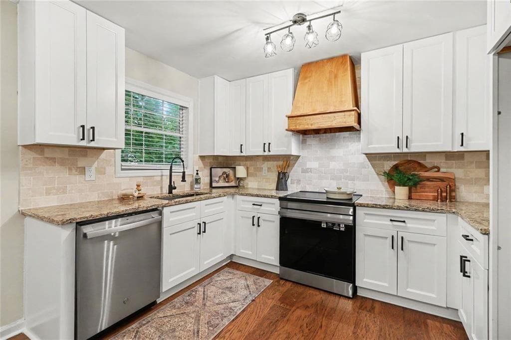 3 bedroom, 3 bathroom, 2,796 sq ft single family residence under contract at 48 Lazy Water Drive, Euharlee, GA 30120 — photo 6