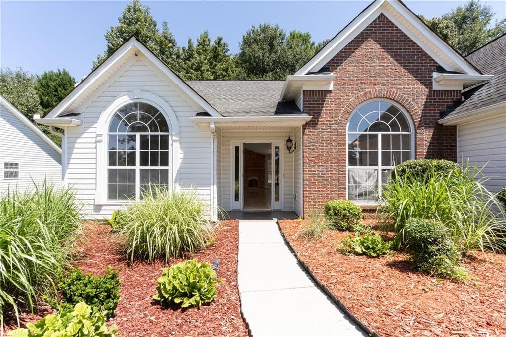 3 bedroom, 2 bathroom, 1,950 sq ft single family residence under contract at 2730 Matlin Way, Buford, GA 30519 — photo 6