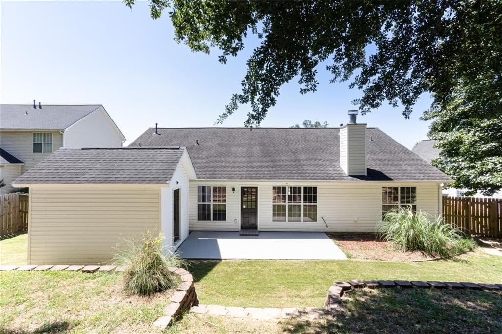 3 bedroom, 2 bathroom, 1,950 sq ft single family residence under contract at 2730 Matlin Way, Buford, GA 30519 — photo 7