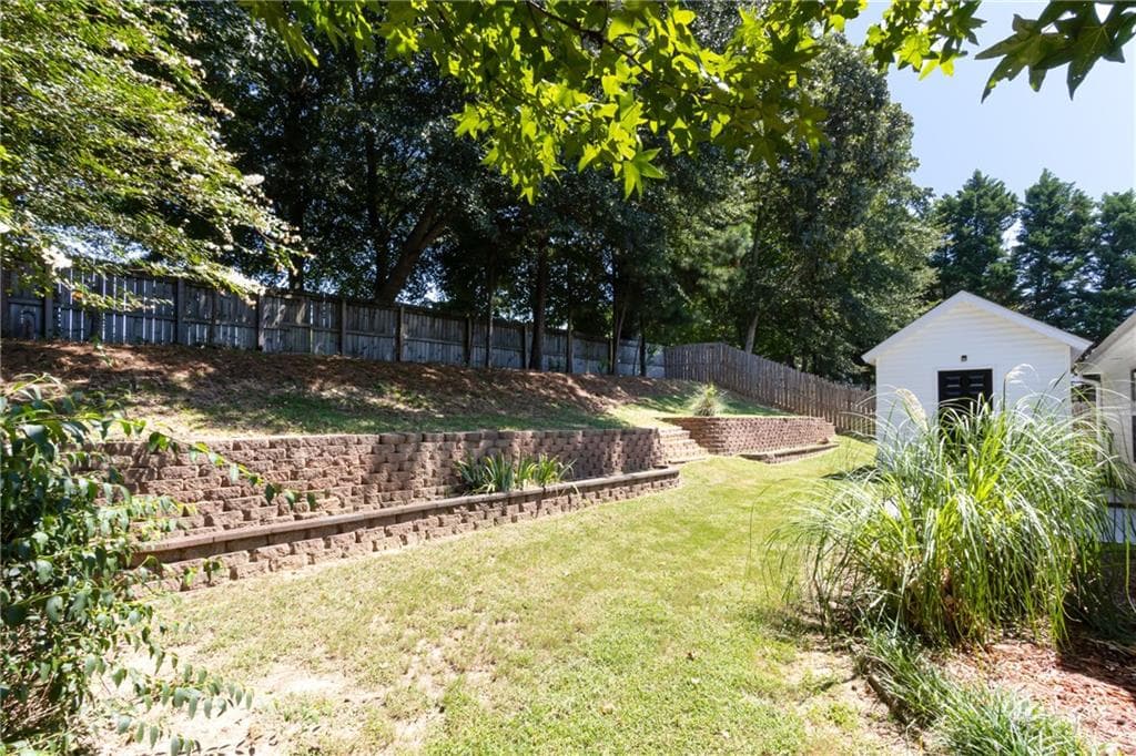 3 bedroom, 2 bathroom, 1,950 sq ft single family residence under contract at 2730 Matlin Way, Buford, GA 30519 — photo 10