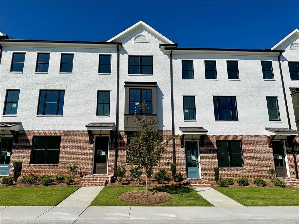 3 bedroom, 4 bathroom, 2,004 sq ft townhouse for sale at 5406 Howington Court 177, Buford, GA 30518
