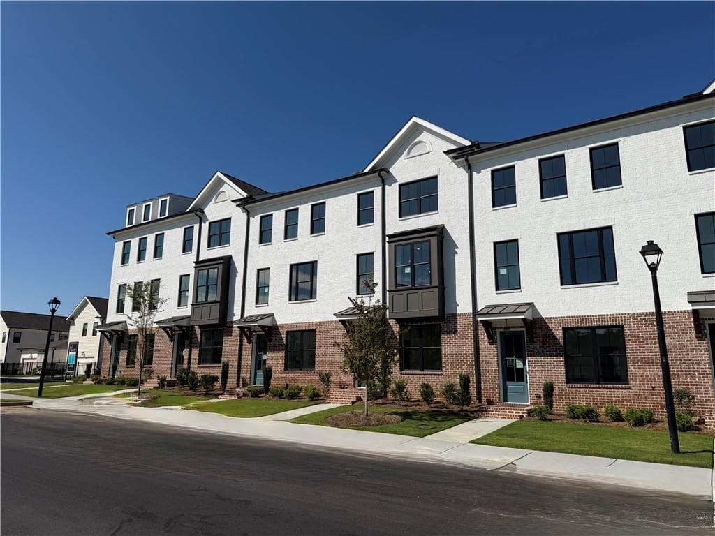 3 bedroom, 4 bathroom, 2,004 sq ft townhouse for sale at 5406 Howington Court 177, Buford, GA 30518 — photo 2