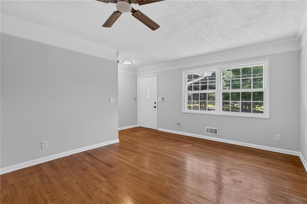 3 bedroom, 2 bathroom, 1,359 sq ft single family residence for sale at 3589 Creatwood Trail, Smyrna, GA 30080 — photo 3