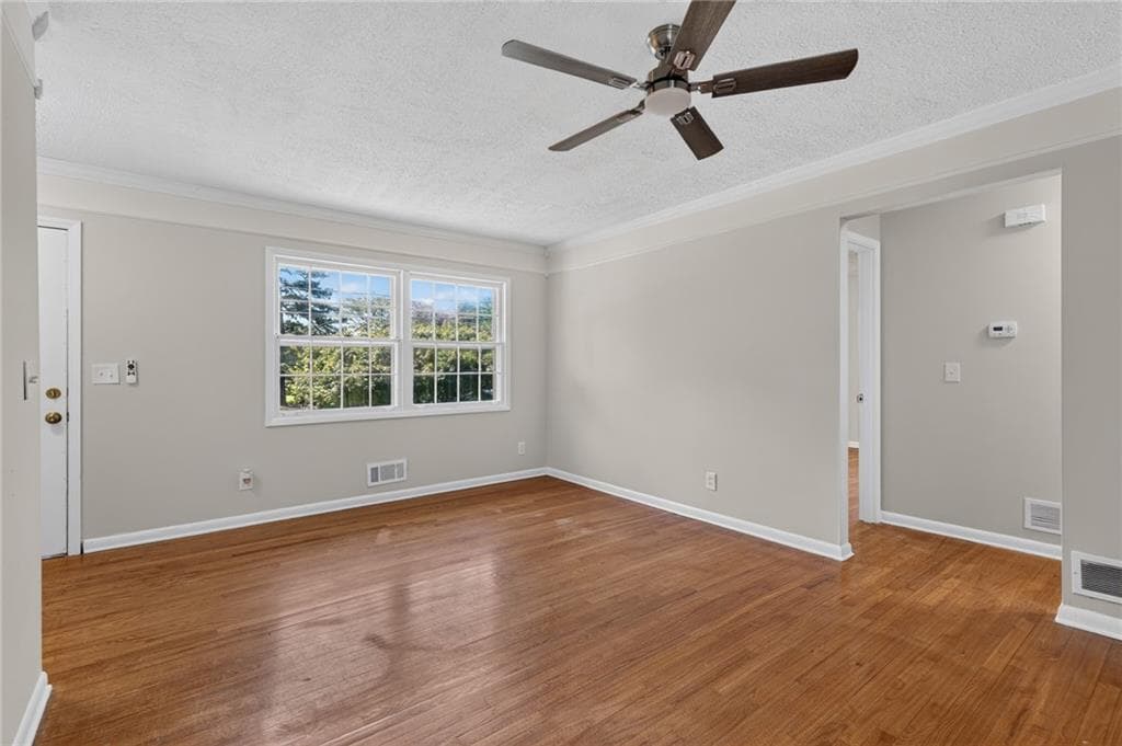 3 bedroom, 2 bathroom, 1,359 sq ft single family residence for sale at 3589 Creatwood Trail, Smyrna, GA 30080 — photo 4