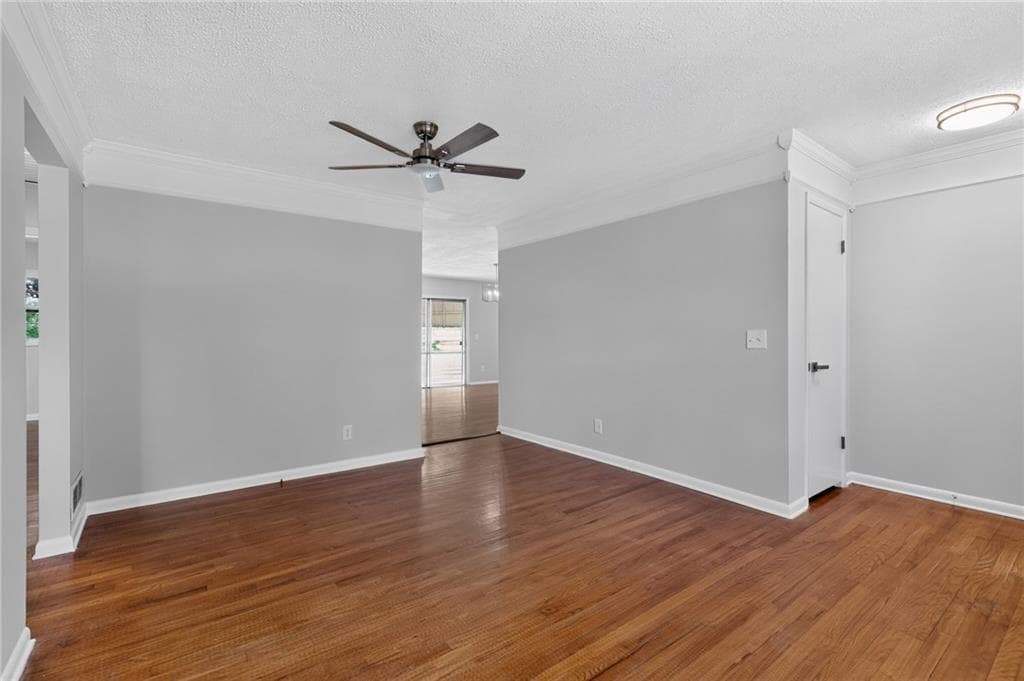 3 bedroom, 2 bathroom, 1,359 sq ft single family residence for sale at 3589 Creatwood Trail, Smyrna, GA 30080 — photo 5