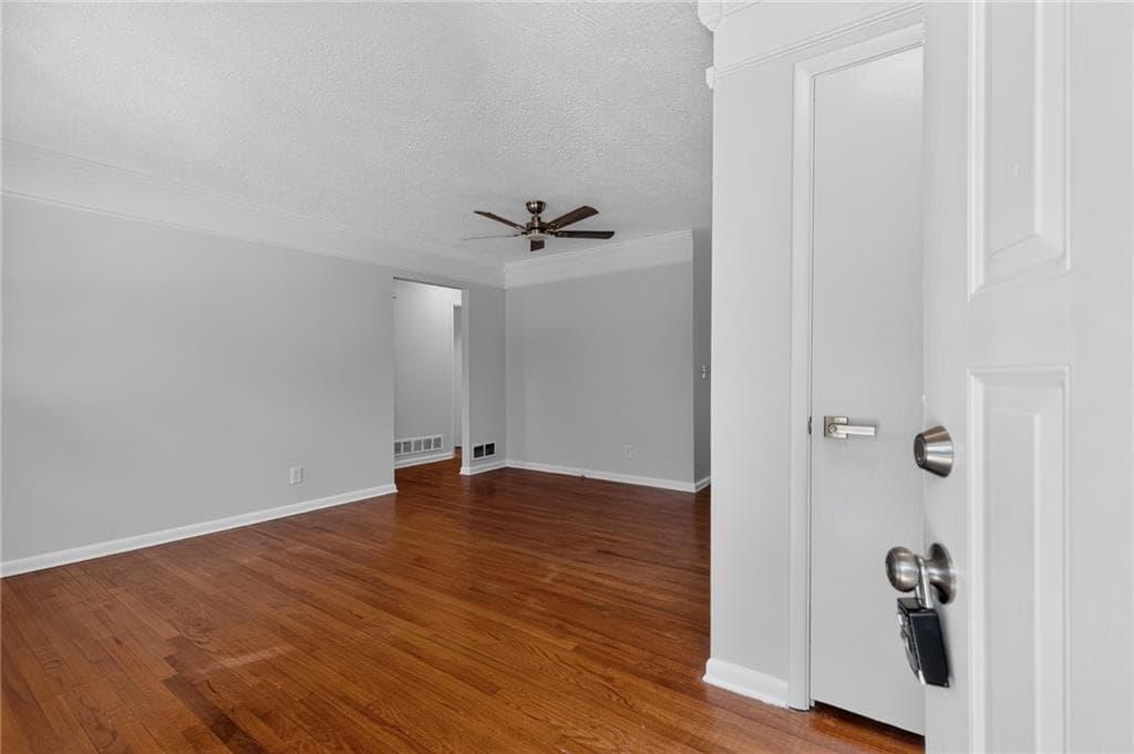 3 bedroom, 2 bathroom, 1,359 sq ft single family residence for sale at 3589 Creatwood Trail, Smyrna, GA 30080 — photo 6