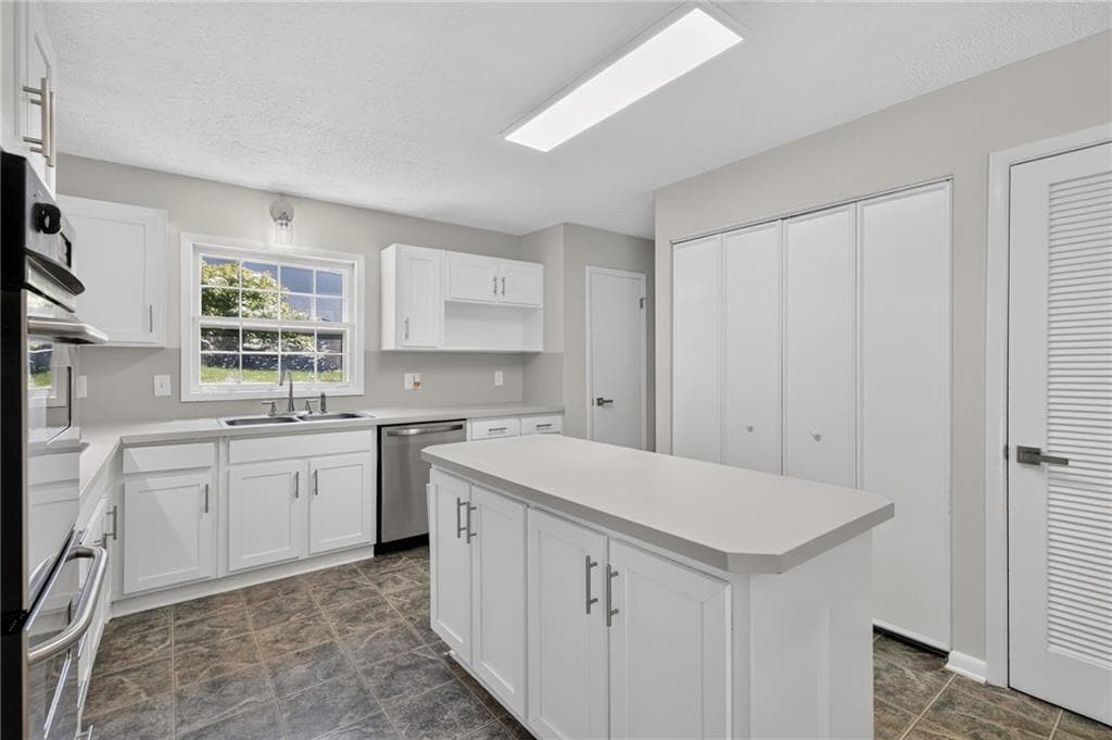 3 bedroom, 2 bathroom, 1,359 sq ft single family residence for sale at 3589 Creatwood Trail, Smyrna, GA 30080 — photo 8