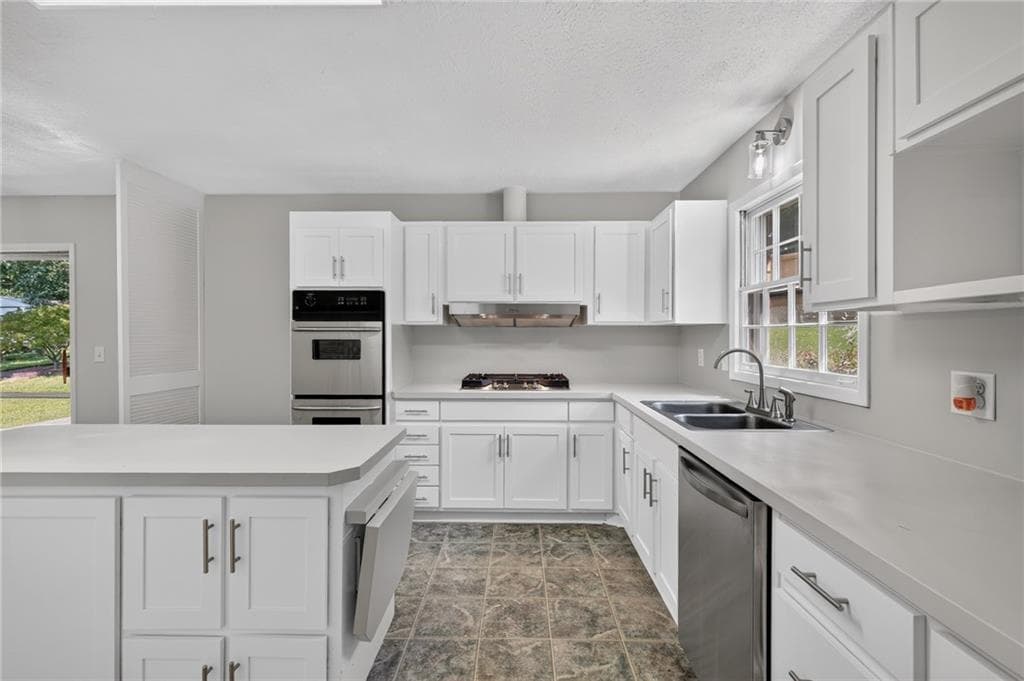 3 bedroom, 2 bathroom, 1,359 sq ft single family residence for sale at 3589 Creatwood Trail, Smyrna, GA 30080 — photo 9