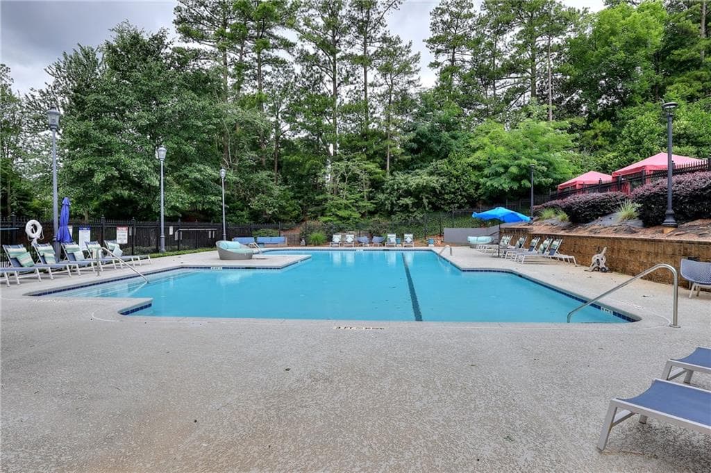 1 bedroom, 2 bathroom, 909 sq ft condominium under contract at 799 Hammond Drive 315, Sandy Springs, GA 30328 — photo 2