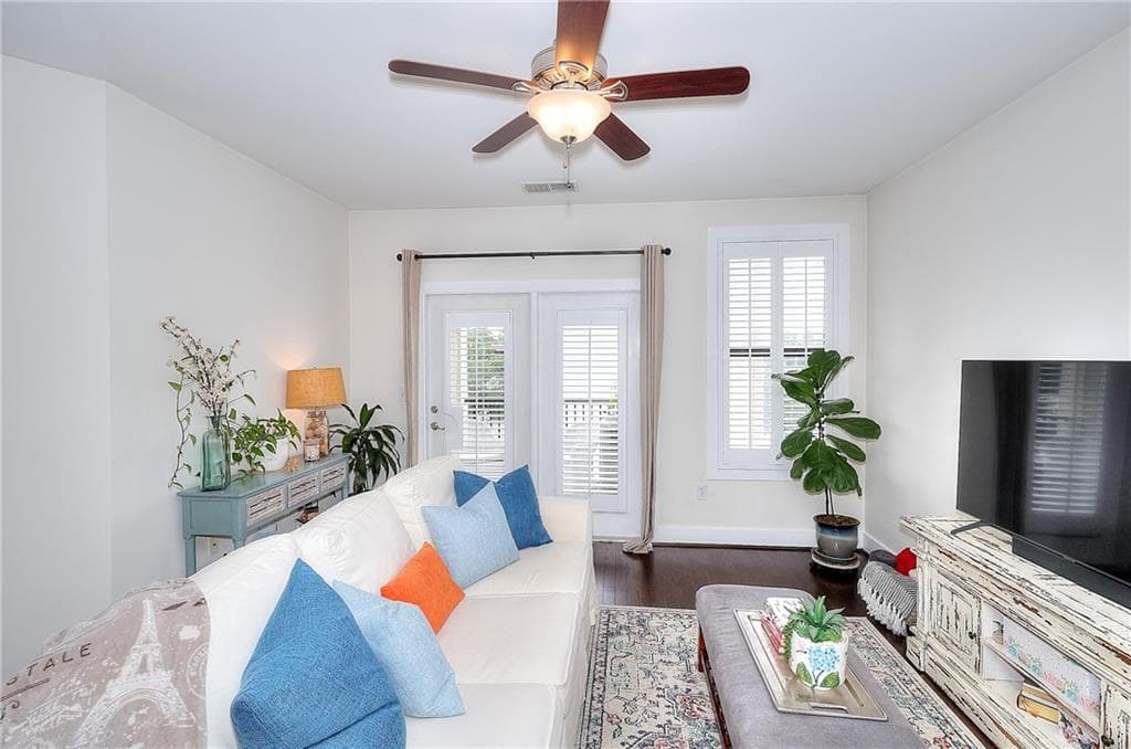 1 bedroom, 2 bathroom, 909 sq ft condominium under contract at 799 Hammond Drive 315, Sandy Springs, GA 30328 — photo 10
