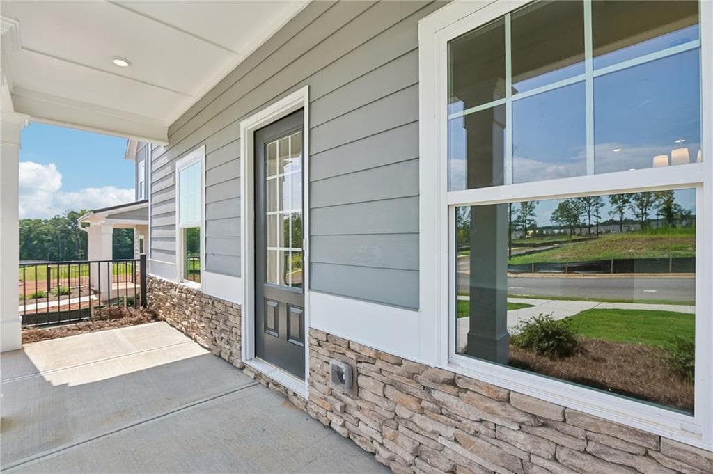 3 bedroom, 3 bathroom, 2,077 sq ft single family residence for sale at 5222 Trace View Drive, Flowery Branch, GA 30542 — photo 3