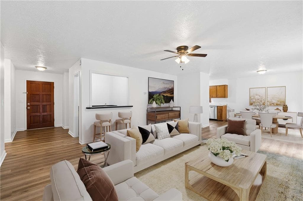 3 bedroom, 2 bathroom, 1,537 sq ft single family residence for sale at 1146 Hutch Lane, Snellville, GA 30078 — photo 3