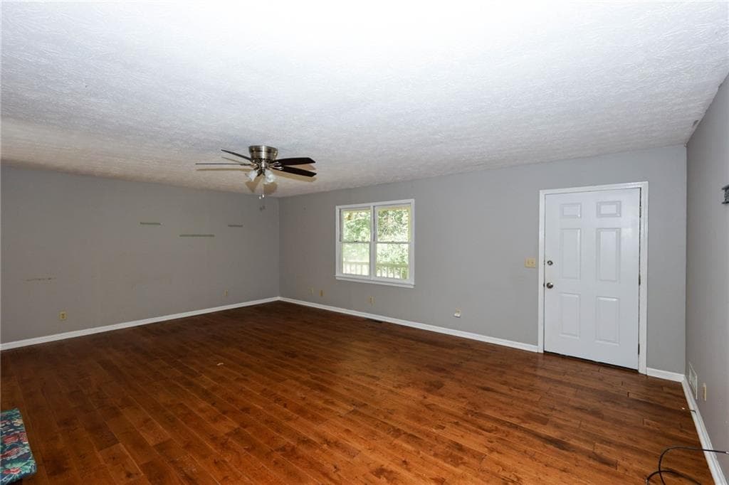 3 bedroom, 2 bathroom, 1,816 sq ft single family residence for sale at 2186 Ewing Chapel Road, Dacula, GA 30019 — photo 7