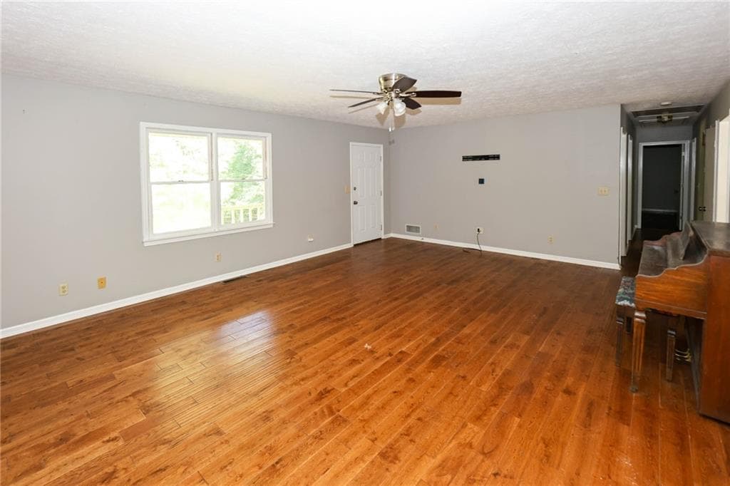 3 bedroom, 2 bathroom, 1,816 sq ft single family residence for sale at 2186 Ewing Chapel Road, Dacula, GA 30019 — photo 8