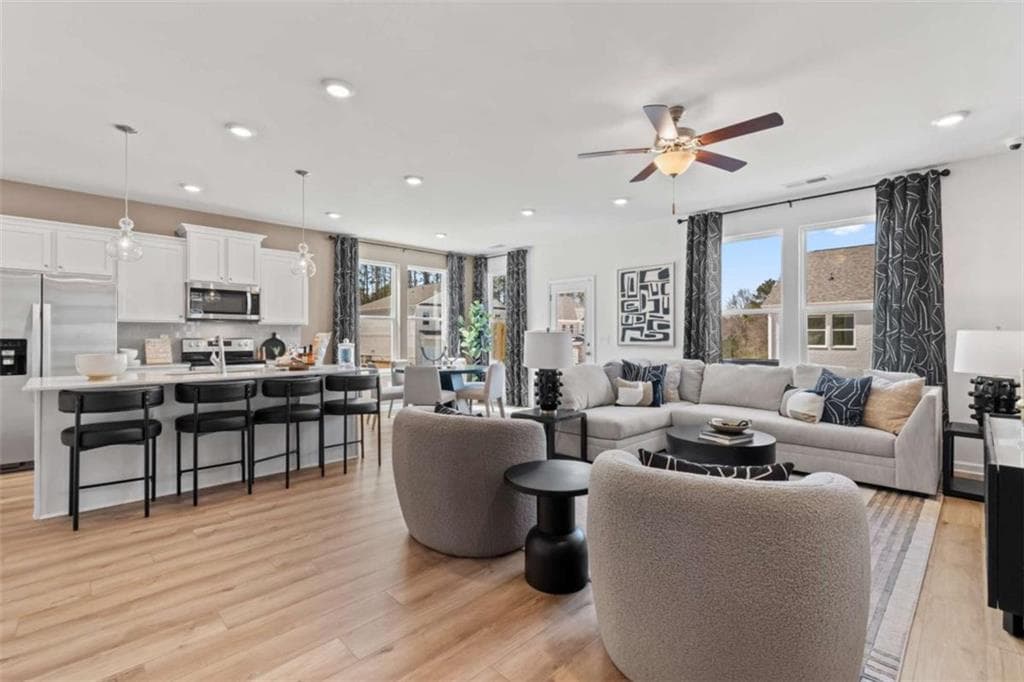 3 bedroom, 3 bathroom, 1,941 sq ft condominium under contract at 640 Treasure Drive, Stockbridge, GA 30281 — photo 3