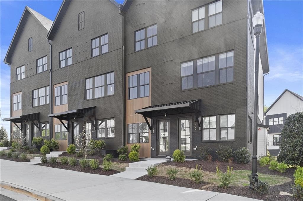 2 bedroom, 4 bathroom, 1,644 sq ft townhouse for sale at 642 Soul Alley 105, Alpharetta, GA 30009 — photo 2