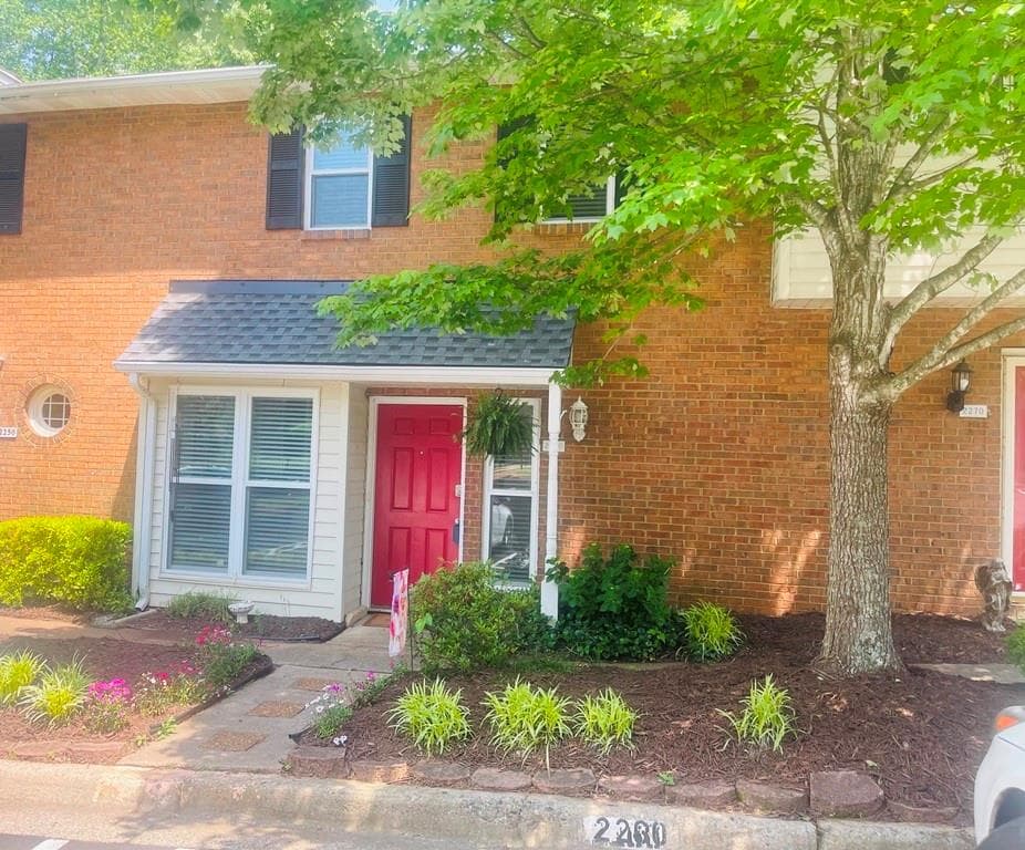 2 bedroom, 3 bathroom, 1,355 sq ft townhouse for rent at 2260 Newport Landing, Alpharetta, GA 30009 for $2,200 a month — photo 1 of 27