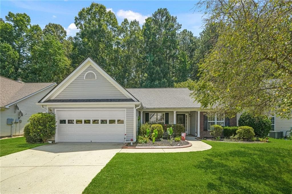 3 bedroom, 2 bathroom, 2,001 sq ft single family residence for sale at 3319 Mcever Park Circle, Acworth, GA 30101 — photo 4