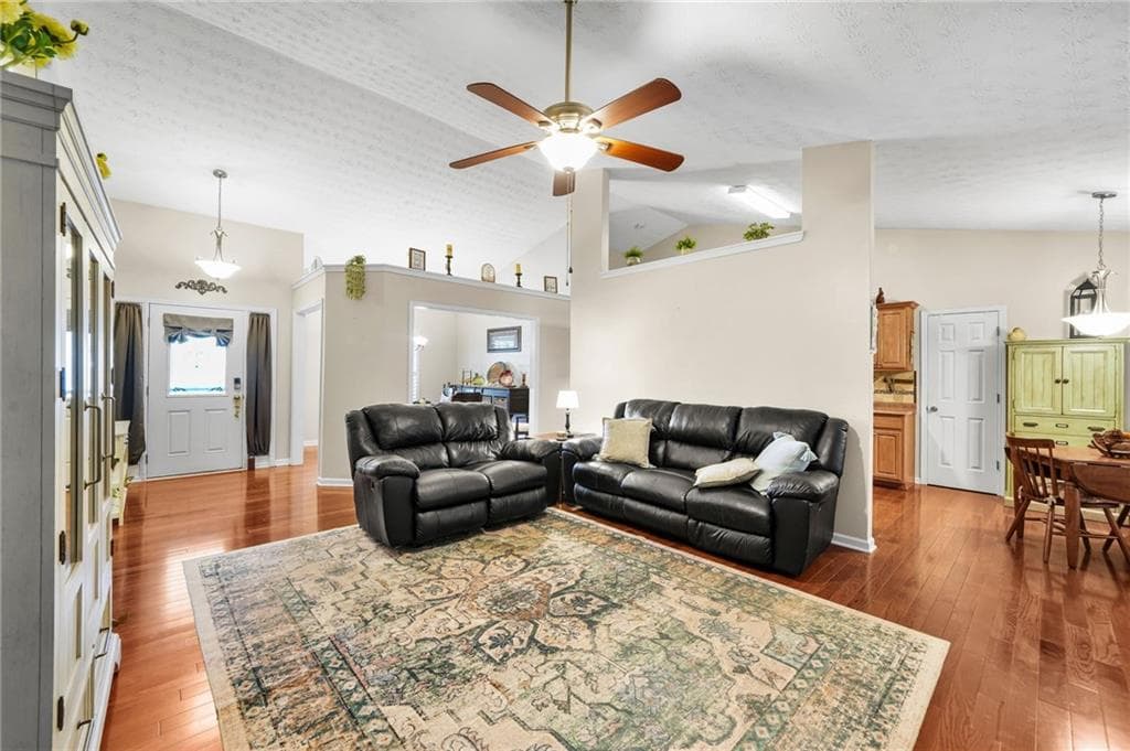 3 bedroom, 2 bathroom, 2,001 sq ft single family residence for sale at 3319 Mcever Park Circle, Acworth, GA 30101 — photo 7