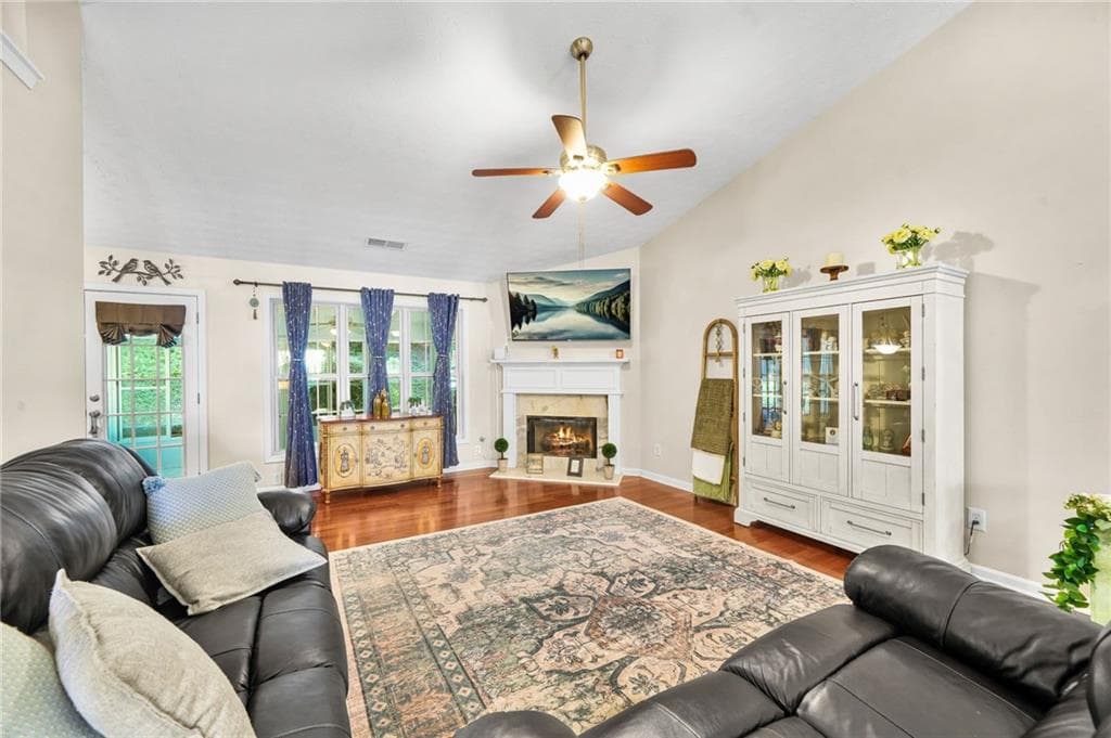 3 bedroom, 2 bathroom, 2,001 sq ft single family residence for sale at 3319 Mcever Park Circle, Acworth, GA 30101 — photo 8