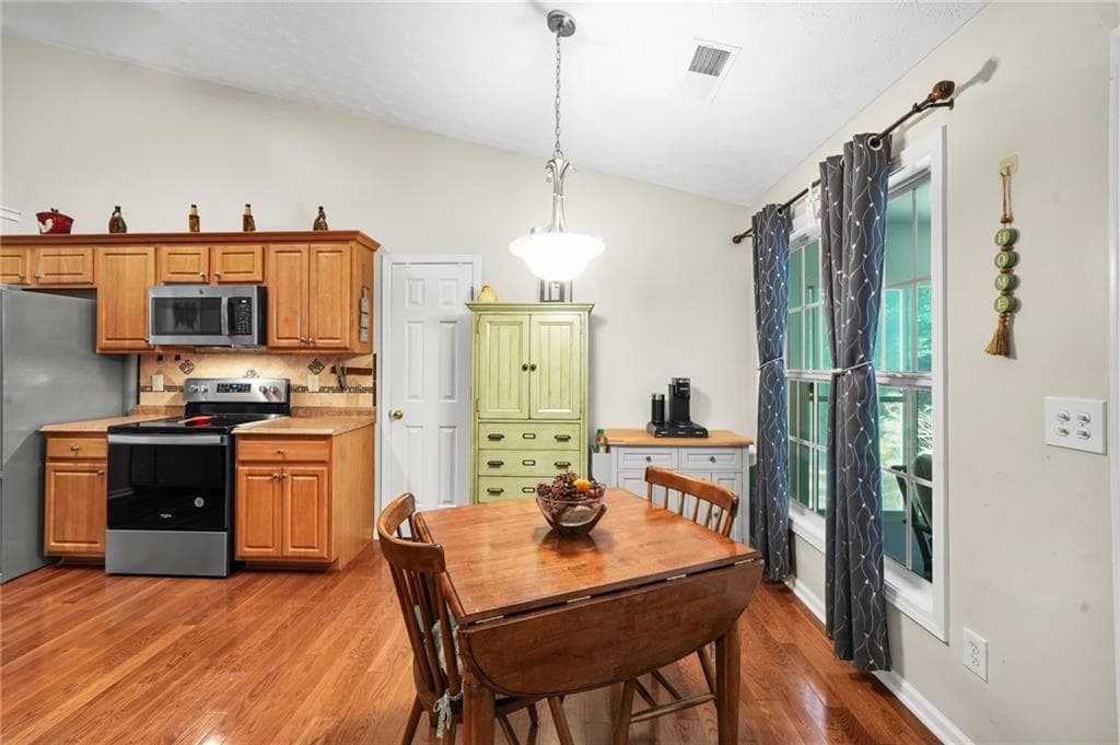 3 bedroom, 2 bathroom, 2,001 sq ft single family residence for sale at 3319 Mcever Park Circle, Acworth, GA 30101 — photo 9