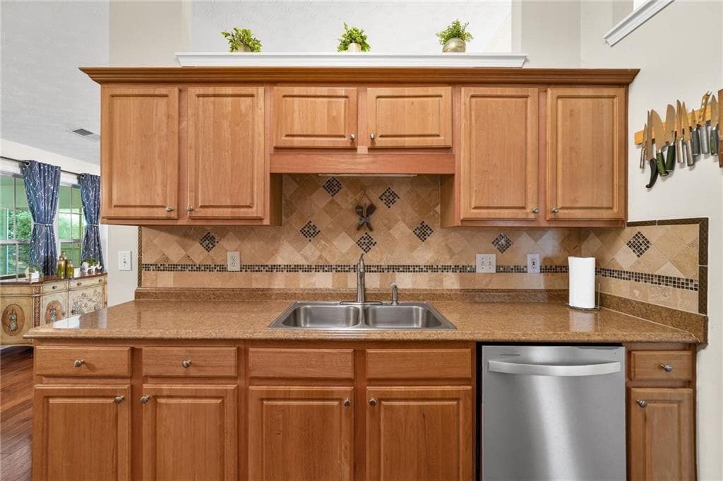 3 bedroom, 2 bathroom, 2,001 sq ft single family residence for sale at 3319 Mcever Park Circle, Acworth, GA 30101 — photo 10
