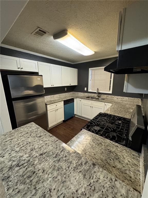 2 bedroom, 1 bathroom, 1,097 sq ft condominium for sale at 201 Augusta Drive, Marietta, GA 30067 — photo 1 of 6